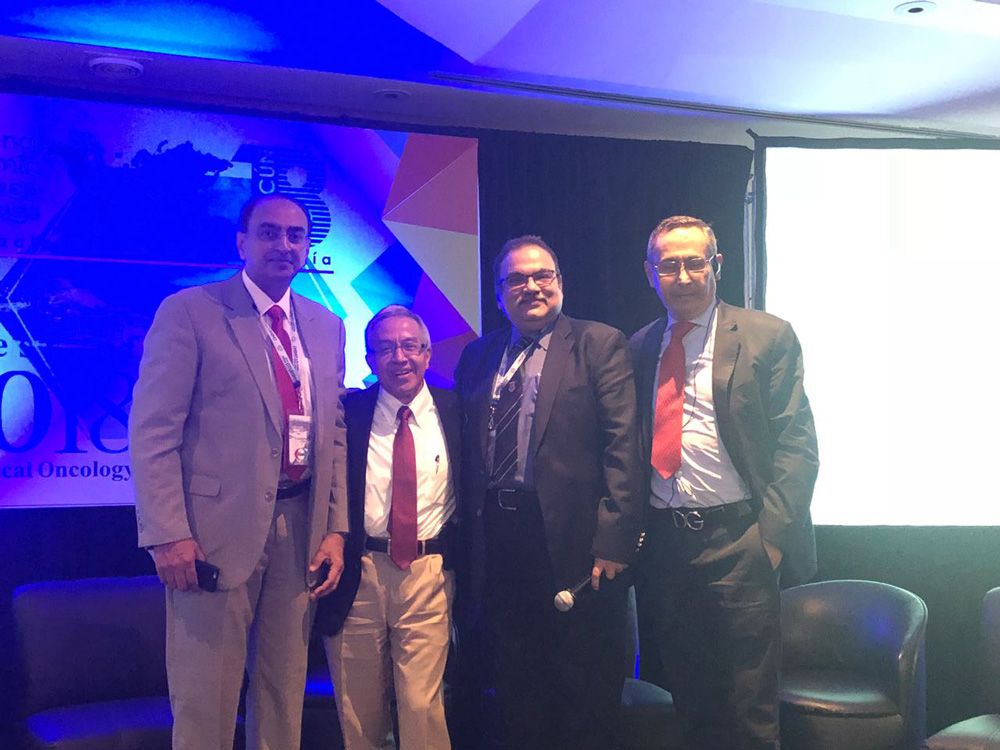 Mexico-Moderating-a-Panel-on-Thyroid-Cancer-At-Cancun