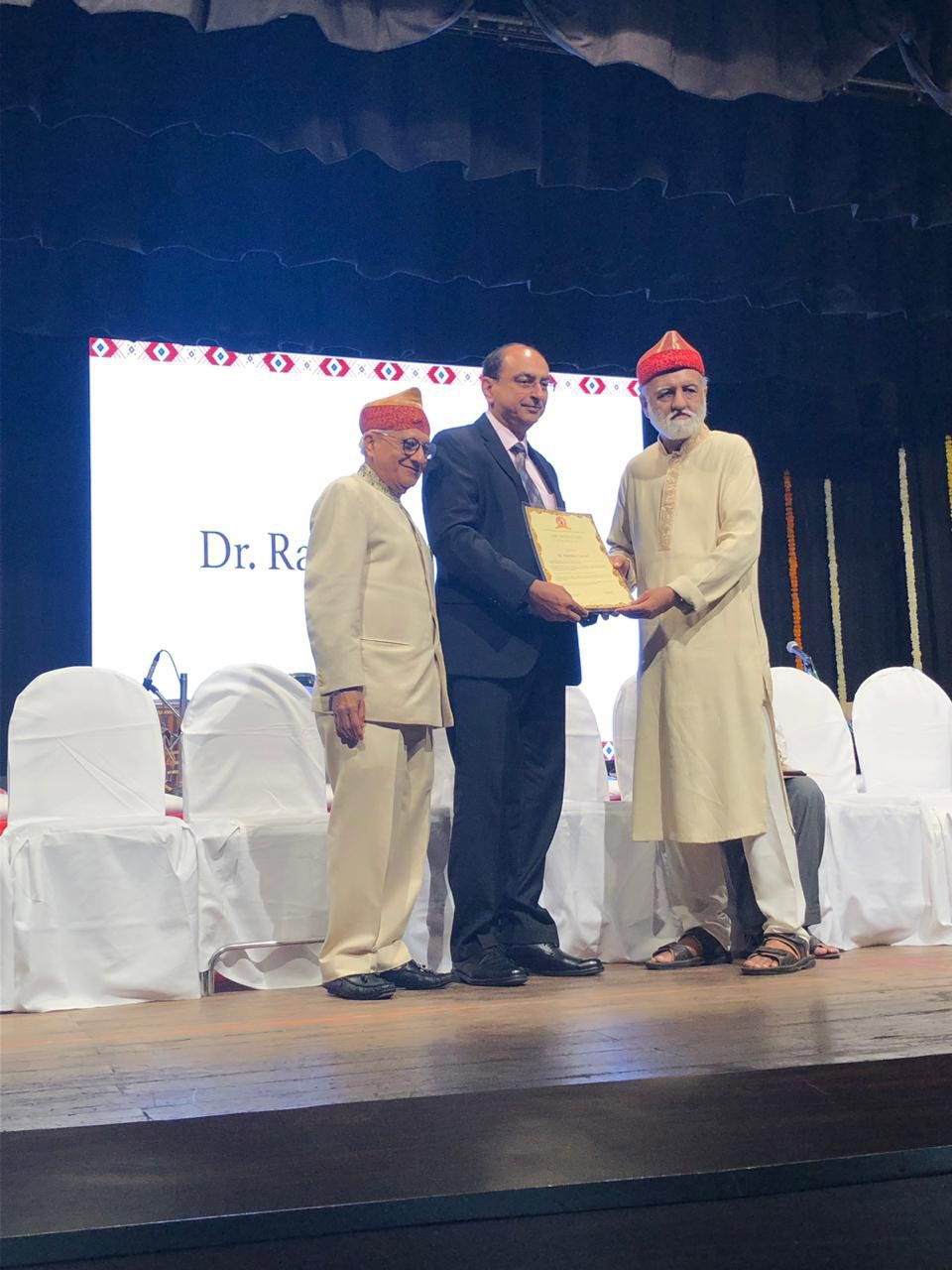 dr-rajendra-toprani-sir-falicitated-by-global-kutchhi-bhatia-foundation-at-mumbai-for-being-vicepresident-of-iaso-and-his-other-achievements-in-the-field-of-cancer-2