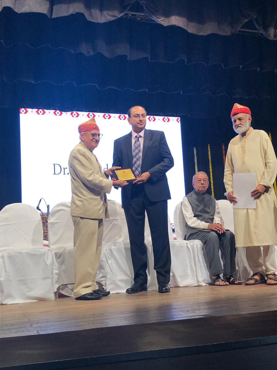 dr-rajendra-toprani-sir-falicitated-by-global-kutchhi-bhatia-foundation-at-mumbai-for-being-vicepresident-of-iaso-and-his-other-achievements-in-the-field-of-cancer-3