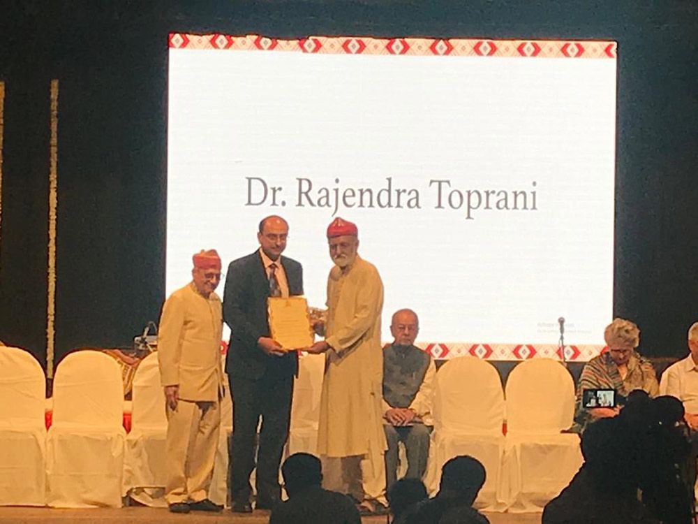 dr-rajendra-toprani-sir-falicitated-by-global-kutchhi-bhatia-foundation-at-mumbai-for-being-vicepresident-of-iaso-and-his-other-achievements-in-the-field-of-cancer-5